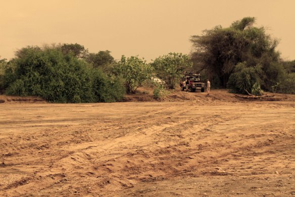 Scouting the dry riverbed (Photo: RWH)